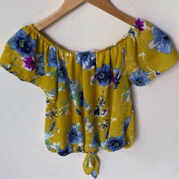Sienna Sky Floral tie front crop short sleeve Top, Size S - Picture 6 of 6